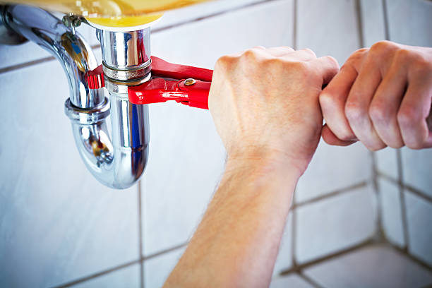 Licensed plumber for pipe repairs